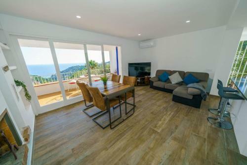 Sea Breeze Lux House - Private Pool & Aircon