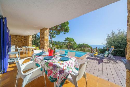 Sea Breeze Lux House - Private Pool & Aircon