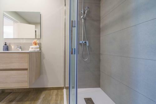 Sea Breeze Lux House - Private Pool & Aircon