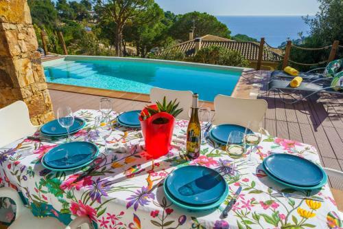 Sea Breeze Lux House - Private Pool & Aircon