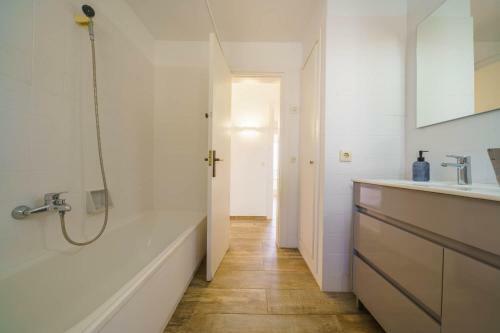 Sea Breeze Lux House - Private Pool & Aircon