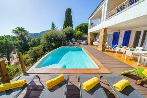 Sea Breeze Lux House - Private Pool & Aircon
