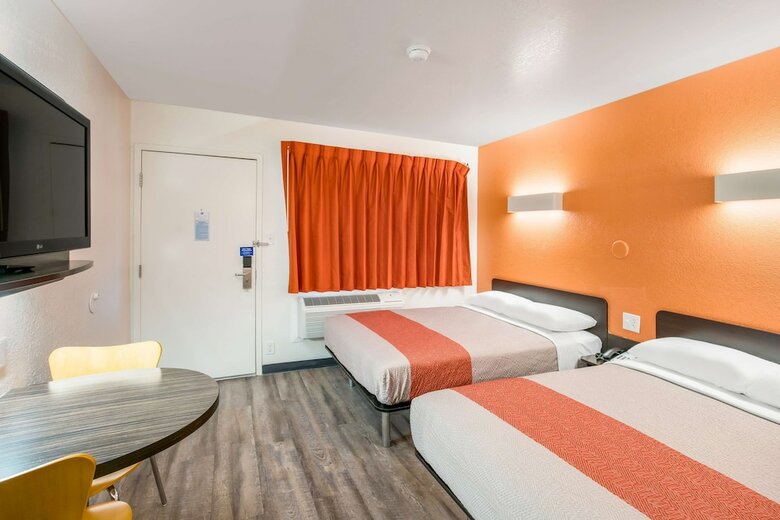 Motel 6 Williams