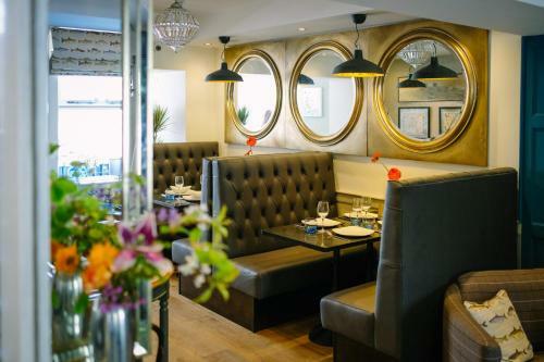 Hostal Elm House