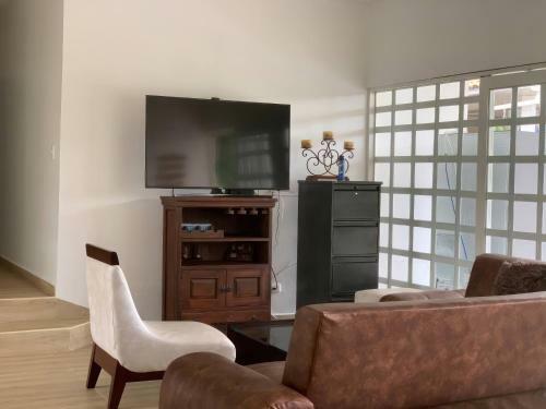 Villa Habitaci�n En Casa L�p� Con Desayuno