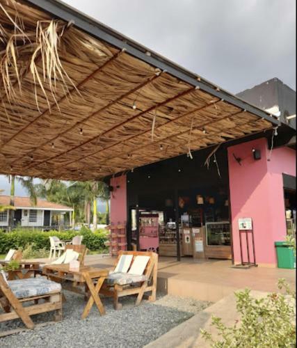 Villa Habitaci�n En Casa L�p� Con Desayuno