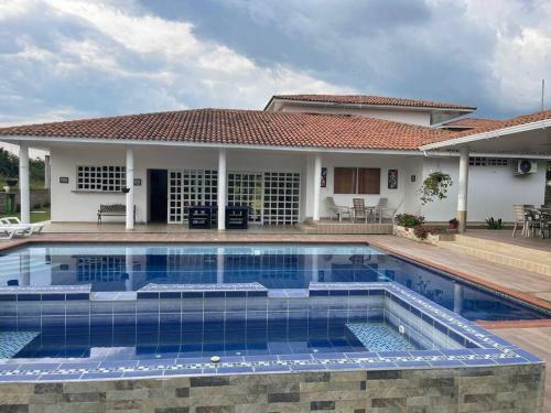 Villa Finca Y Piscina de Ensue�o
