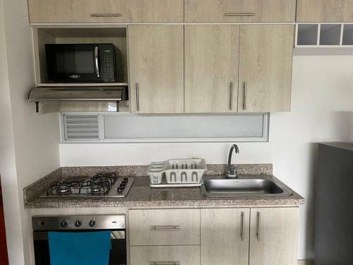 Apartamento En Condominio Lujoso de San Jer�nimo.