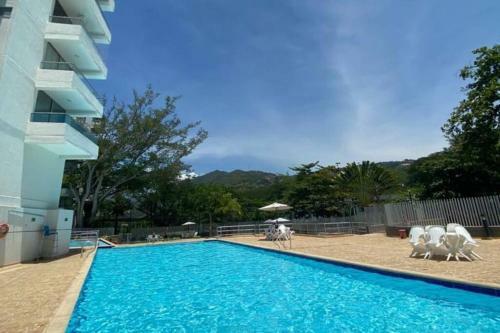 Apartamento En Condominio Lujoso de San Jer�nimo.