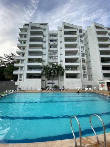 Apartamento En Condominio Lujoso de San Jer�nimo.