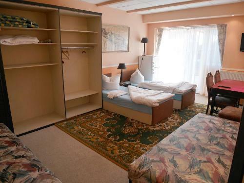 Hostal Pension Lada