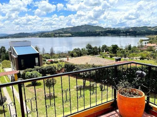 Private Lake View Cottage With Bbq Yard In Paipa