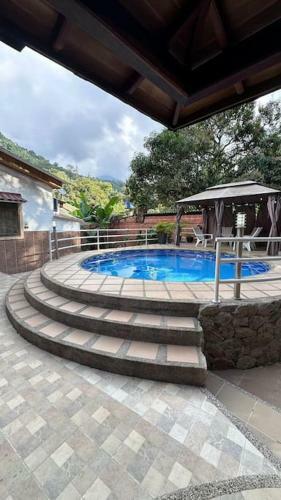 Caba�a Con Piscina En Minca