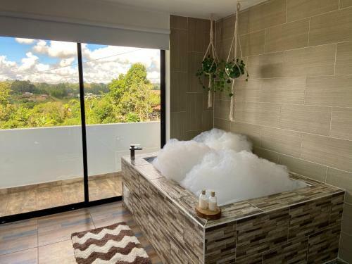 Apartamento Caba�as Con Jacuzzi Y Chimenea - Casa Floral, Marinilla