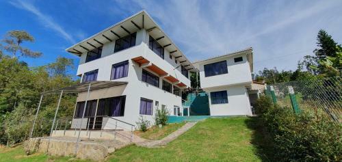 Hostal Alojamiento Blue Sky
