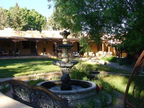 Old Taos Guesthouse B&B