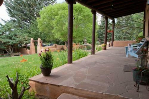 Old Taos Guesthouse B&B