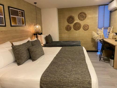 First Class Hotel By 5 Host