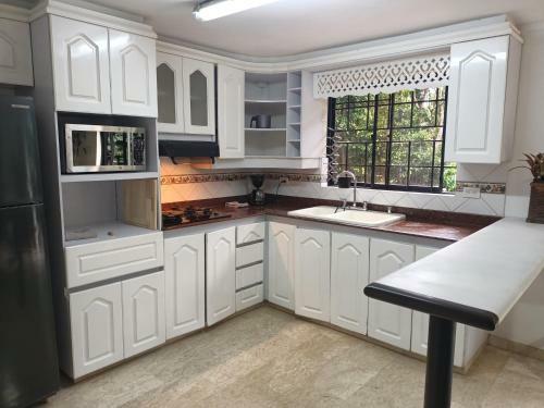 Casa Campestre Con Terraza Para 10 - San Lucas - El Poblado