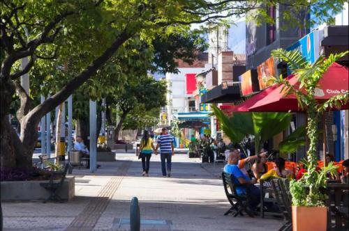 Casa Grande, C�moda, Sin Ruidos Y Cerca Al Metro