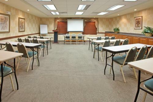 Holiday Inn Express Hotel & Suites Tucson Mall