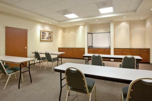 Holiday Inn Express Hotel & Suites Tucson Mall