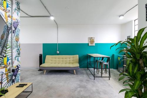 Apartamento Studios Amarillo-morado-ocre