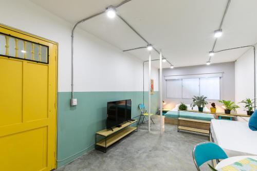Apartamento Studios Amarillo-morado-ocre