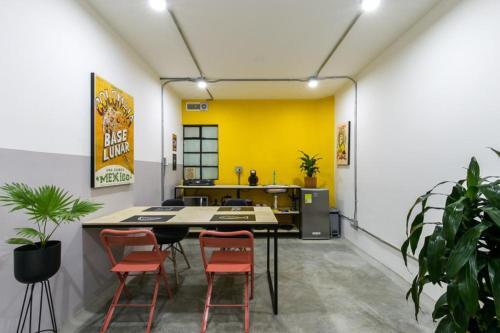 Apartamento Studios Amarillo-morado-ocre