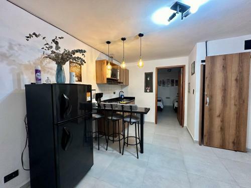 Apartamento Cerca A Laureles / 300m Wi-fi