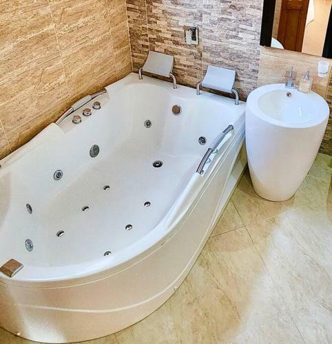 Apartment In Laureles With Jacuzzi And Own Gym