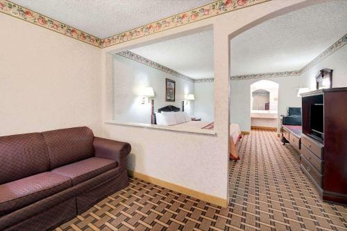 Motel Super 8 By Wyndham Dallas South