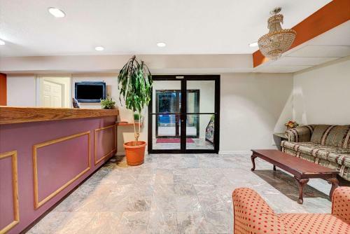 Motel Super 8 By Wyndham Dallas South
