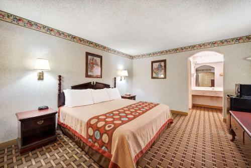 Motel Super 8 By Wyndham Dallas South