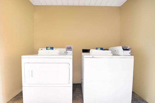 Motel Super 8 By Wyndham Dallas South