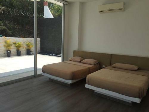 Moderna, Grande Y Lujosa Casa En �l Pe��n