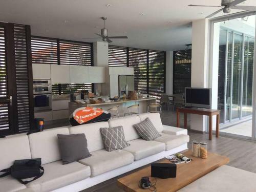 Moderna, Grande Y Lujosa Casa En �l Pe��n