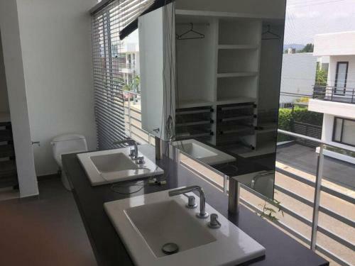 Moderna, Grande Y Lujosa Casa En �l Pe��n