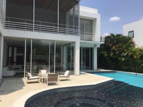 Moderna, Grande Y Lujosa Casa En �l Pe��n