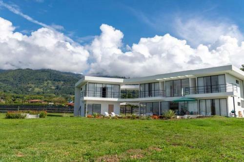 Villa Finca Con Vista Al Lago