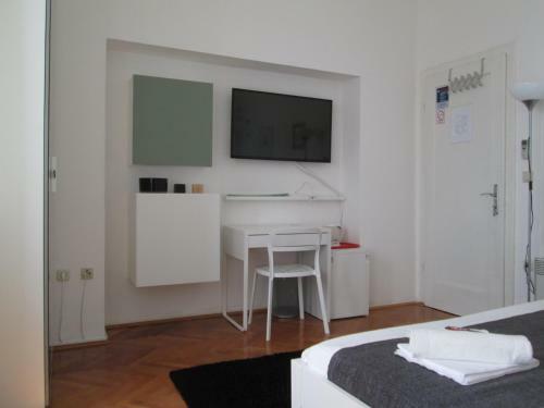 Hostal St. Lazarus Room
