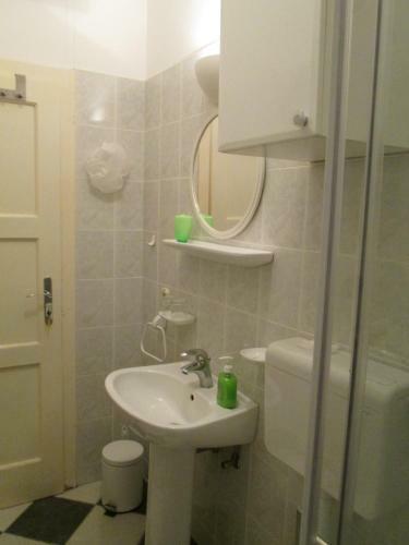 Hostal St. Lazarus Room