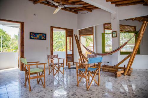 Hermosa Casa Con Piscina En Carmen De Apical�