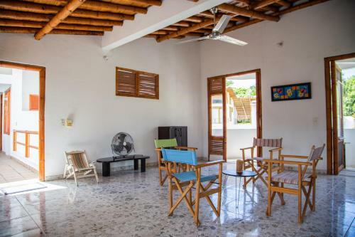 Hermosa Casa Con Piscina En Carmen De Apical�