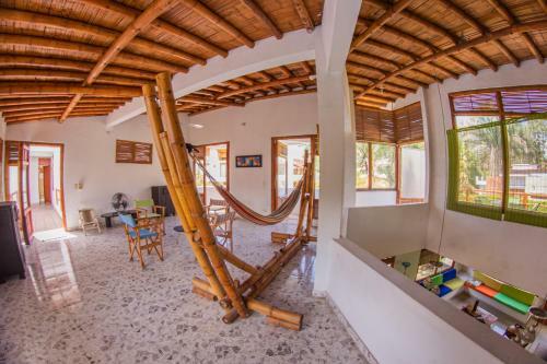 Hermosa Casa Con Piscina En Carmen De Apical�