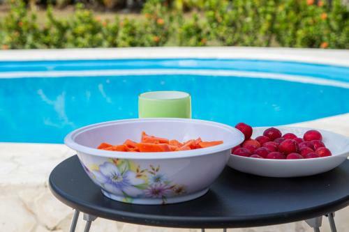 Hermosa Casa Con Piscina En Carmen De Apical�