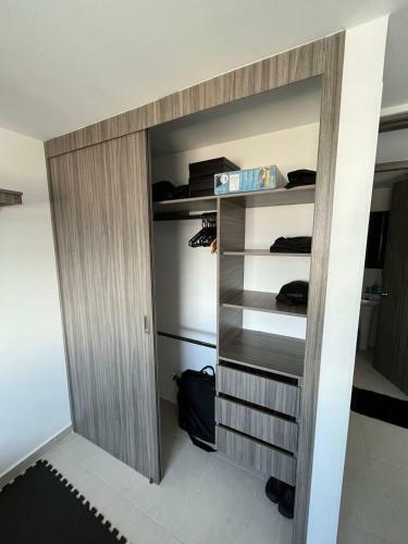 Habitaci�n Auxiliar En Apto Compartido Piso 26