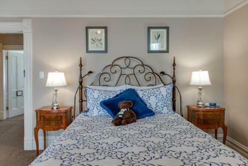 Bed & Breakfast O Canada House