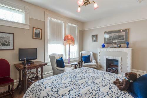 Bed & Breakfast O Canada House