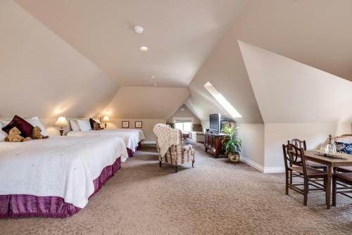 Bed & Breakfast O Canada House